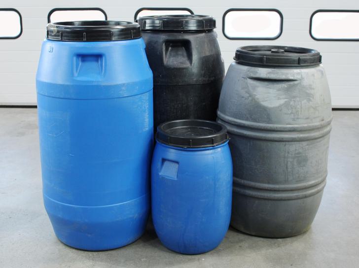Collection of screw-top drums suitable for use with an STS barrel trolley