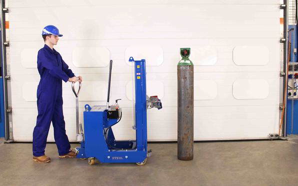 Operator approaches a gas bottle with the cylinder lifting unit.