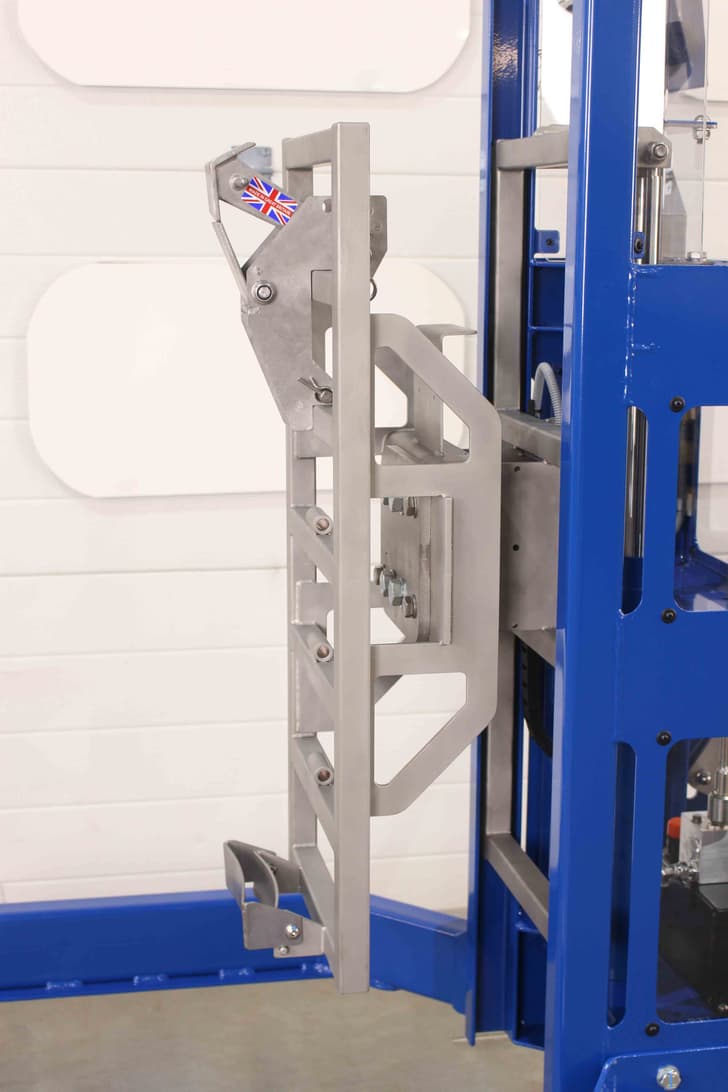 Weigh scale ladder rack can measure drums of up to 350kg in weight.
